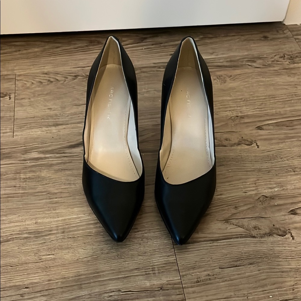 Marc Fisher Black Heels Sophisticated Design